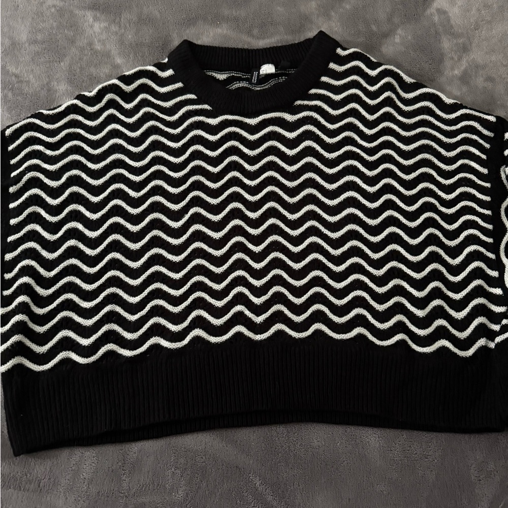 Black and white cropped sweater